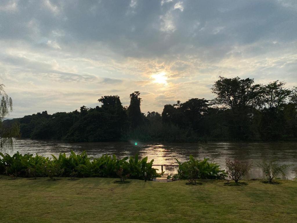 Ruen Maihom Riverside Cottage Kanchanaburi Dış mekan fotoğraf