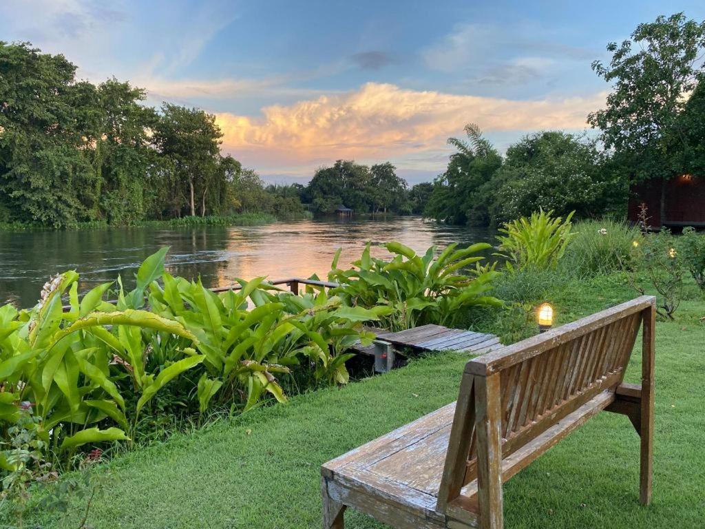 Ruen Maihom Riverside Cottage Kanchanaburi Dış mekan fotoğraf