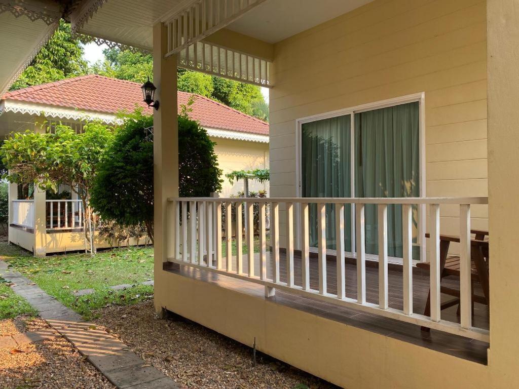 Ruen Maihom Riverside Cottage Kanchanaburi Dış mekan fotoğraf