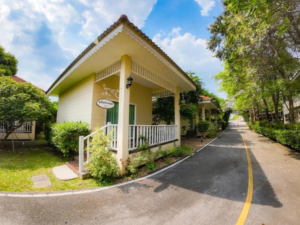 Ruen Maihom Riverside Cottage Kanchanaburi Dış mekan fotoğraf
