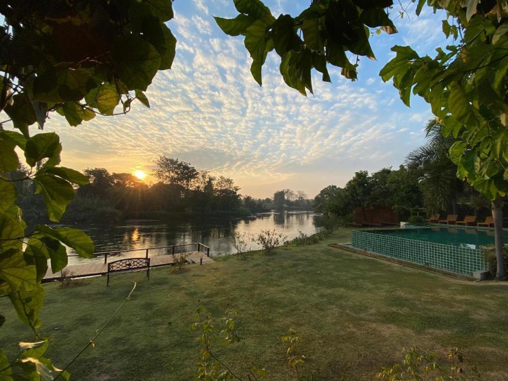 Ruen Maihom Riverside Cottage Kanchanaburi Dış mekan fotoğraf